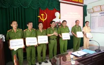 Bình Dương: Phá đường dây làm bằng giả, thu trên 5.800 con dấu