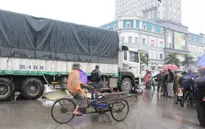 Nghệ An: Xe tải cán chết 2 phụ nữ tại ngã tư chợ Vinh