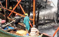 Quảng Nam: Hỏa hoạn thiêu rụi tàu câu mực