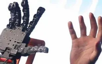 Italy chế tạo bàn tay robot giống tay thật