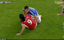 Chelsea dẫn trước Man Utd, Terry dằn mặt Falcao