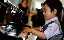 “Thần đồng” piano gốc Việt chơi nhạc ​Beethoven