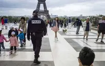 Pháp: Nạn móc túi hoành hành, tháp Eiffel phải đóng cửa tạm thời