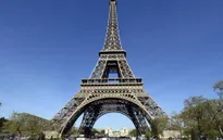 Pháp đóng cửa tháp Eiffel do phát hiện kẻ đột nhập
