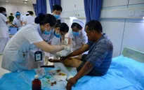 Trung Quốc: Bệnh viện tại Thiên Tân "vật lộn" trong tình trạng quá tải