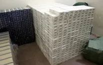 TP.HCM: Bắt đối tượng tàng trữ thuốc lá lậu