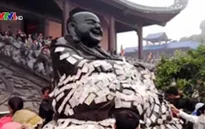 Đặt, rải tiền lẻ tại các lễ hội - Nên hay không?
