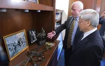 Thượng nghị sĩ John McCain ra tuyên bố về chuyến thăm của Tổng Bí thư