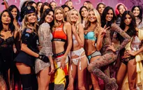 [INFOGRAPHIC] Victoria's Secret Fashion Show 2015 và những con số 'biết nói'