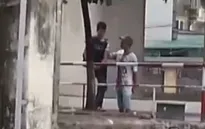 Bắt đối tượng 'xin đểu' giữa ban ngày ở Hà Nội
