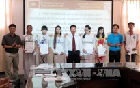 Trao học bổng cho sinh viên vượt khó học giỏi ở Thái Nguyên