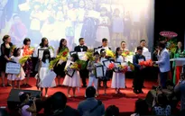 Gần 200 học sinh, sinh viên nghèo Thanh Hóa nhận học bổng Nâng cánh ước mơ