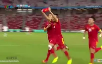 Huy Toàn có dịp tái hiện màn ăn mừng với cờ Tổ quốc