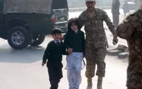 Học sinh Pakistan trở lại trường học sau vụ thảm sát