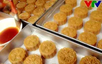 Sinh viên "kiếm bộn" nhờ bánh Trung thu handmade và làm thêm thời vụ