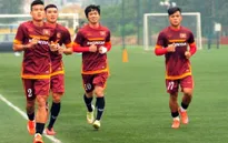 Công Phượng băng bó vết thương trong buổi tập của U23 Việt Nam