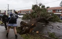 Bão lớn tràn vào Australia, 3 người thiệt mạng