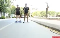 Xe điện hai bánh tự cân bằng khiến giới trẻ mê mẩn