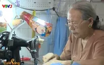 Cụ bà 73 tuổi may màn tặng người nghèo