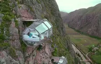 Đến Peru, thử cảm giác ngủ lơ lửng tại khách sạn cheo leo trên vách núi