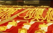 Giá vàng tăng nhẹ sau khi giảm về mốc thấp nhất 5 năm