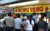 TT-Huế: Hàng trăm người đổ xô đến chợ Đông Ba bán vàng