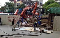 Hà Nội: Cần cẩu thi công đường sắt đô thị gãy, đổ đè vào nhà dân