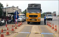 Quảng Bình đẩy mạnh kiểm tra xe quá khổ, quá tải