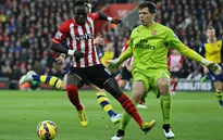 Thủ thành Szczesny bị phạt vì vô kỷ luật