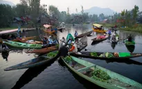 Chợ nổi Kashmir tấp nập trở lại sau lũ lụt