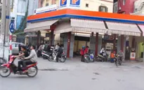 Bắt quả tang 2 cây xăng gắn chíp gian lận