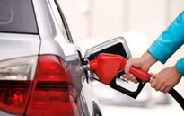 Giá xăng giảm mạnh, người Mỹ hân hoan mua sắm