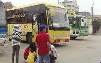 Hà Tĩnh: Xe khách tông thẳng vào CSGT để bỏ chạy