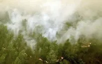 Indonesia điều tàu chiến sơ tán dân bị ảnh hưởng bởi khói mù
