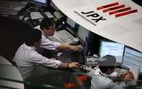 Chứng khoán Nhật Bản giảm mạnh sau quyết định của BOJ