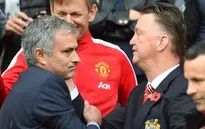 Rộ tin Van Gaal được giữ lại, Mourinho bắt Man Utd ký cam kết