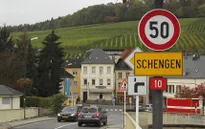 EC cảnh báo nguy cơ khối Schengen tan rã