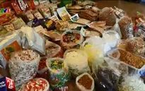 Đầu năm mới “hoang mang” với bánh kẹo kém chất lượng