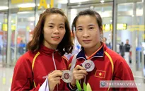Giành vé dự Olympic, Vũ Thị Hằng và Nguyễn Thị Lụa rạng rỡ ngày trở về