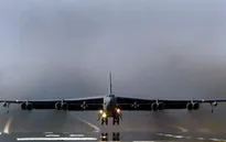 Mỹ triển khai máy bay ném bom B-52 tới Qatar để chống IS
