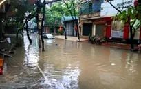 Hà Nội úng ngập nhiều nơi trong ngày đầu tiên bão đổ bộ