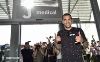 Dani Alves đặt chân tới Italy, sẵn sàng gia nhập Juventus