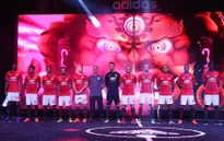 Ibrahimovic cực “ngầu” trong ngày ra mắt áo đấu mới của Man United