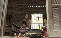 Xót xa nỗi đau người mẹ có hai con bị chất độc màu da cam