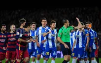 Barcelona thắng to, HLV Enrique vẫn nổi giận vì trọng tài