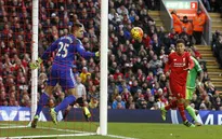 Liverpool 2-2 Sunderland: Cầm vàng lại để vàng rơi