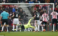 Man Utd lấm lưng sớm trên sân Sunderland