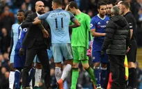 Lý do nào khiến Pep Guardiola coi Fabregas như "người vô hình"?