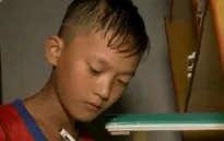 Nụ cười ấm áp của cậu bé u xương luôn vững niềm tin vào cuộc sống