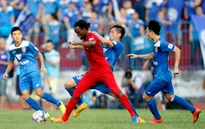 Ngoại binh Hải Phòng vái lạy trọng tài V.League